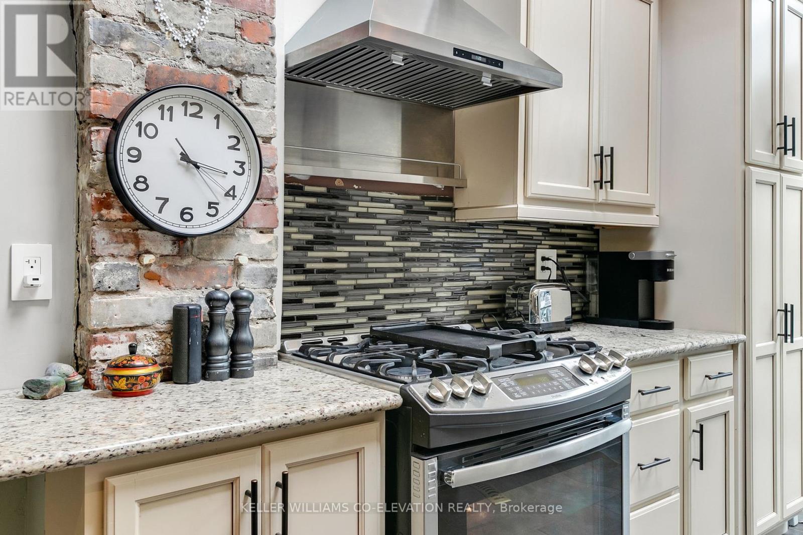 74 Garden Avenue, Toronto, Ontario  M6R 1H7 - Photo 16 - W12195071