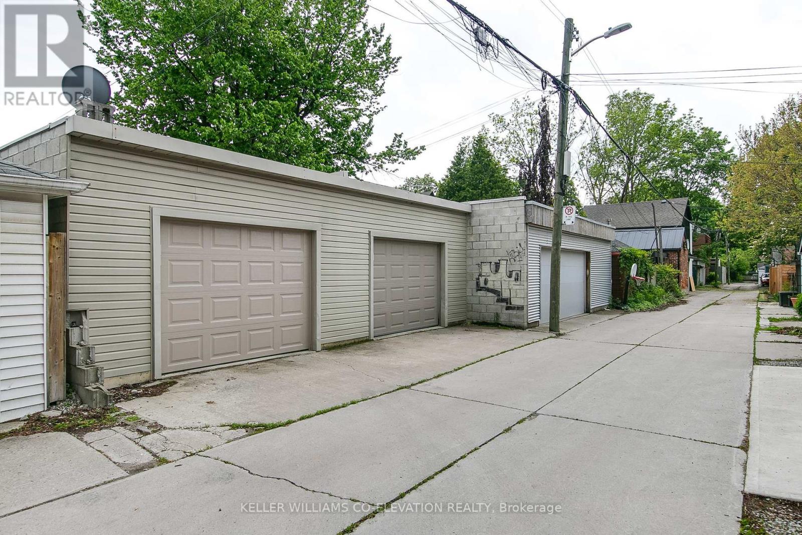 74 Garden Avenue, Toronto, Ontario  M6R 1H7 - Photo 37 - W12195071