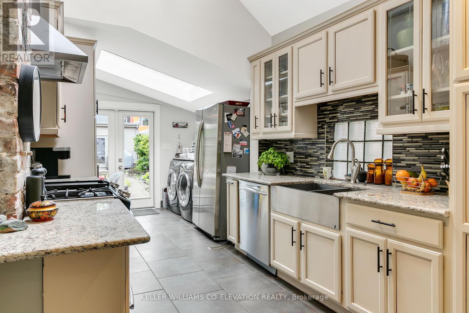 74 Garden Avenue, Toronto, Ontario  M6R 1H7 - Photo 12 - W12195071