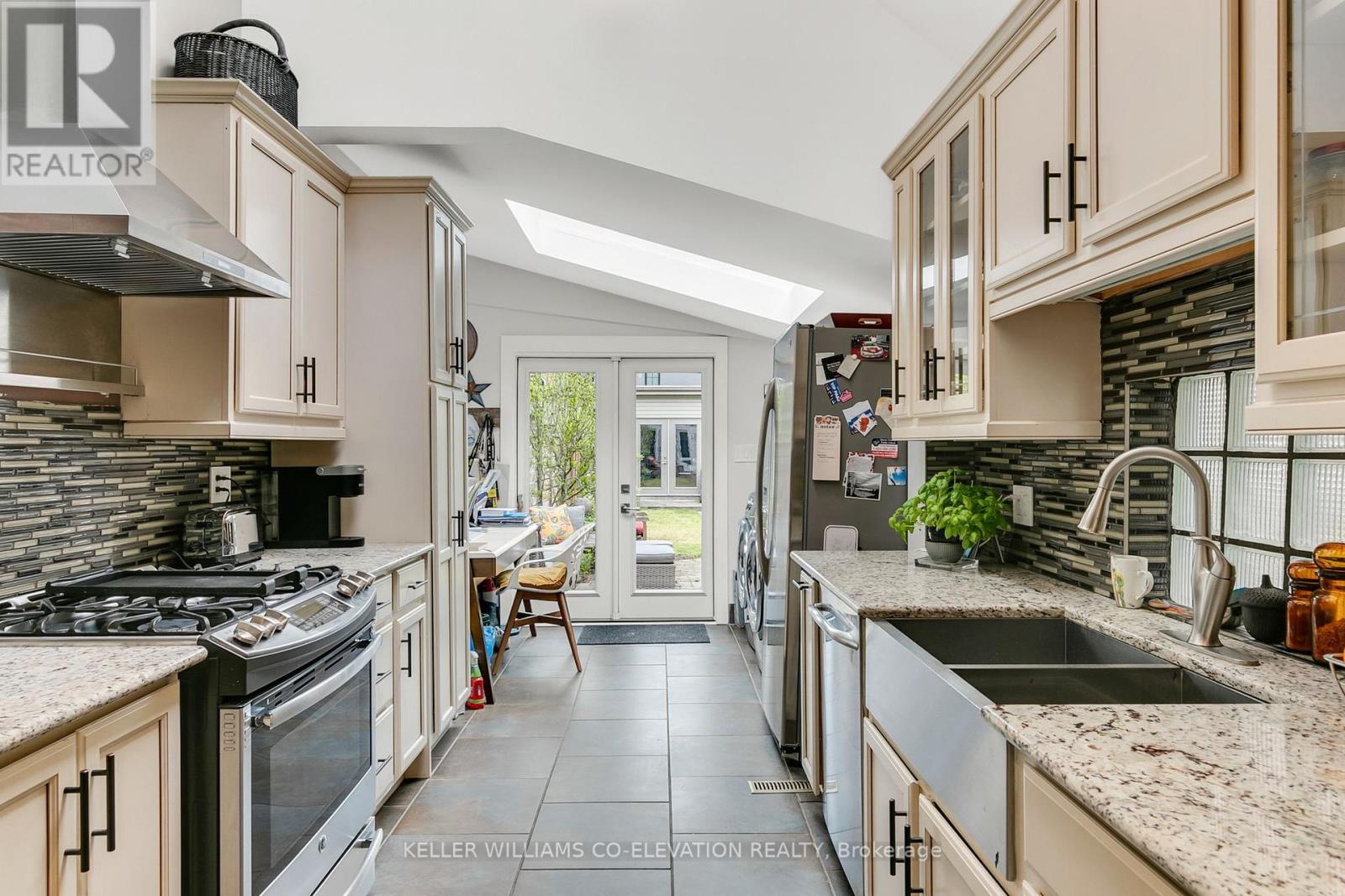 74 Garden Avenue, Toronto, Ontario  M6R 1H7 - Photo 13 - W12195071