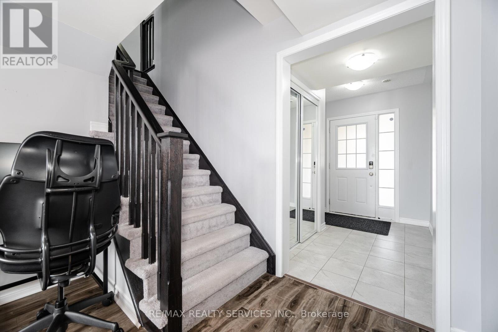 74 Metro Crescent, Brampton, Ontario  L7A 4P1 - Photo 6 - W12195240