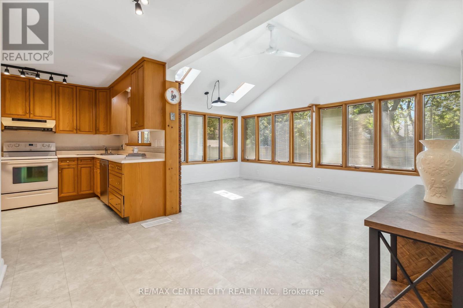 69 Daleview Crescent, London North, Ontario  N5X 1H2 - Photo 17 - X12195601