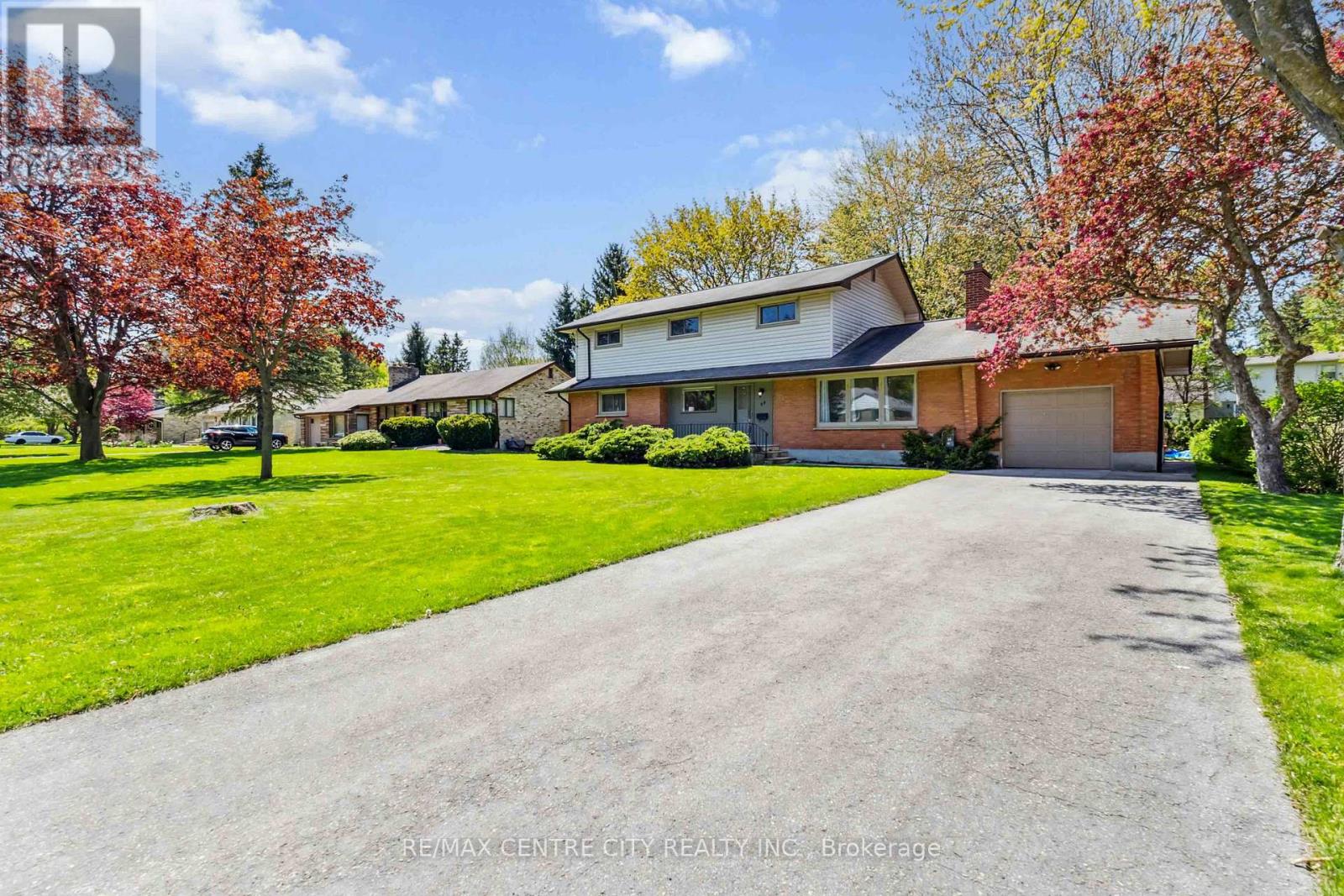 Photo 3 of 47 for 69 Daleview Crescent