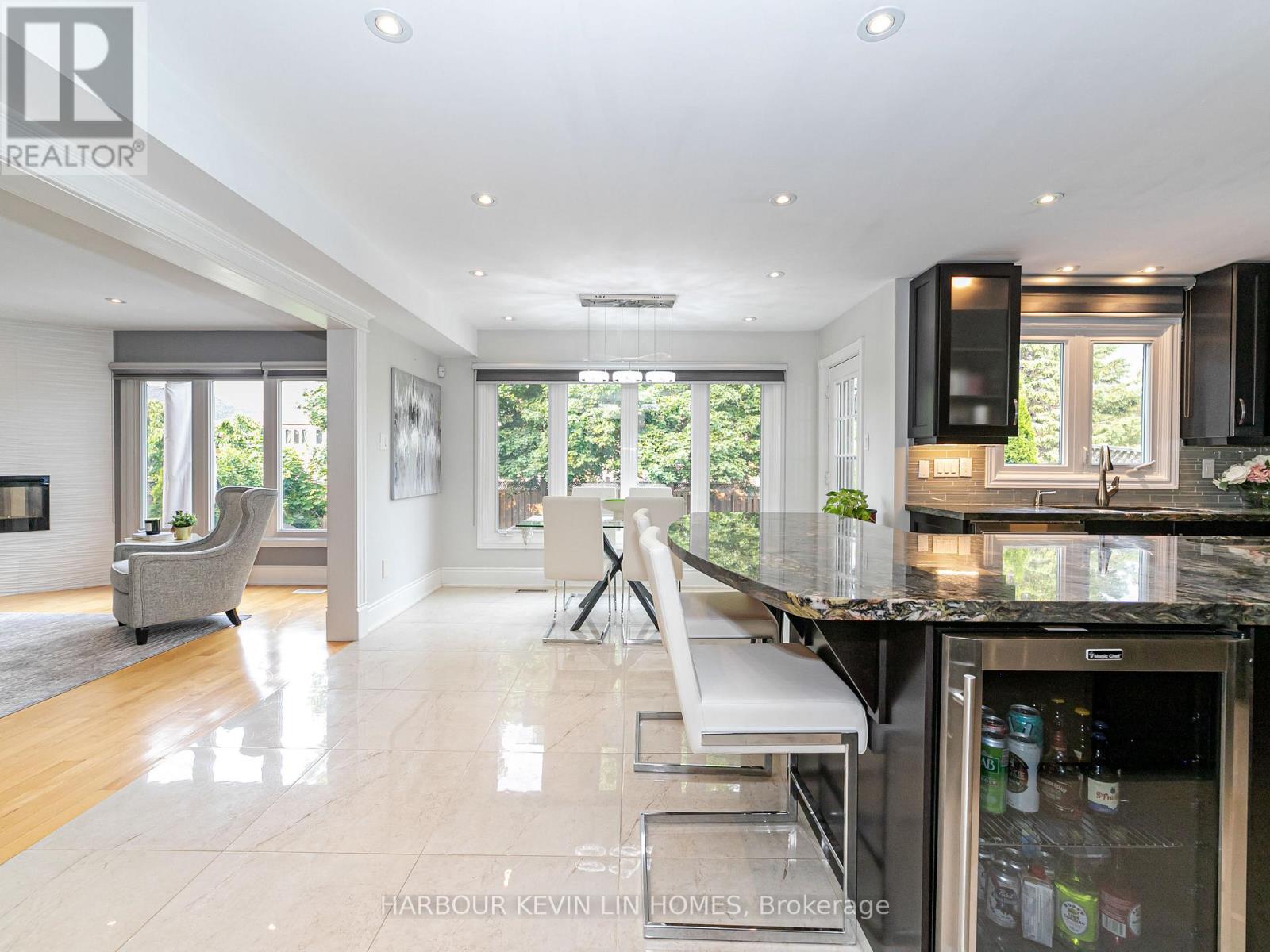 17 Dalewood Drive, Richmond Hill (Bayview Hill), Ontario  L4B 3C3 - Photo 14 - N12195456