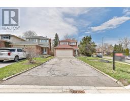 72 SEATON DRIVE, Aurora, Ontario