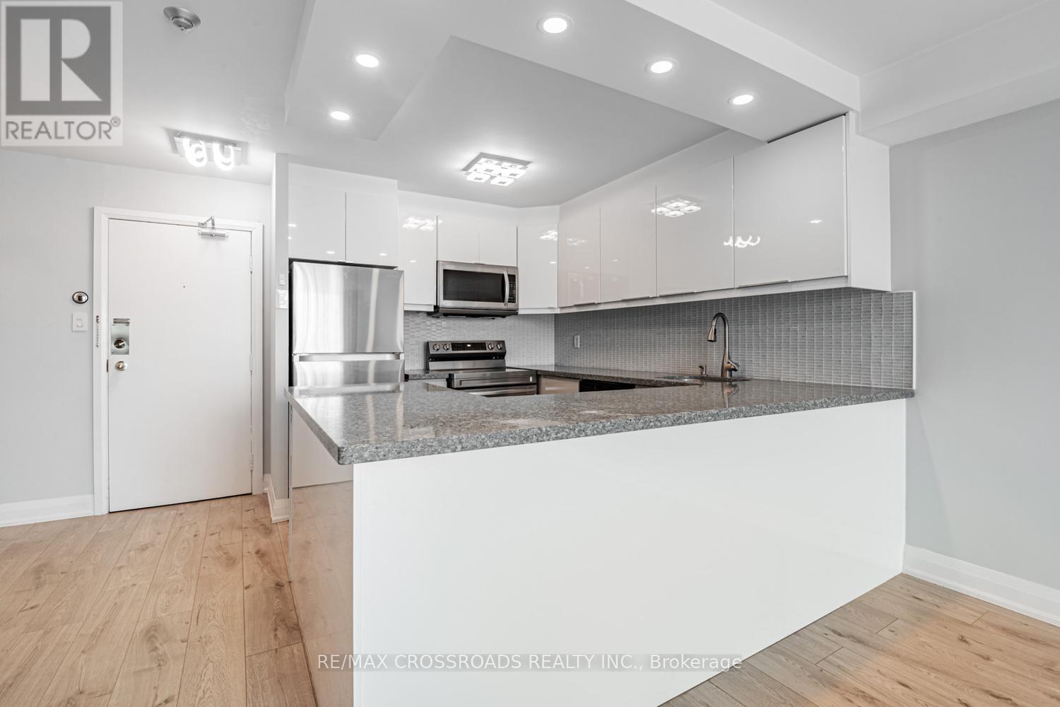 626 - 326 Major Mackenzie Drive E, Richmond Hill, Ontario  L4C 8T4 - Photo 9 - N12195491