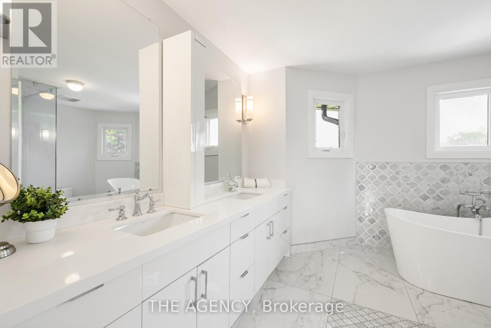 372 Burns Boulevard, King (King City), Ontario  L7B 1E1 - Photo 19 - N12195513