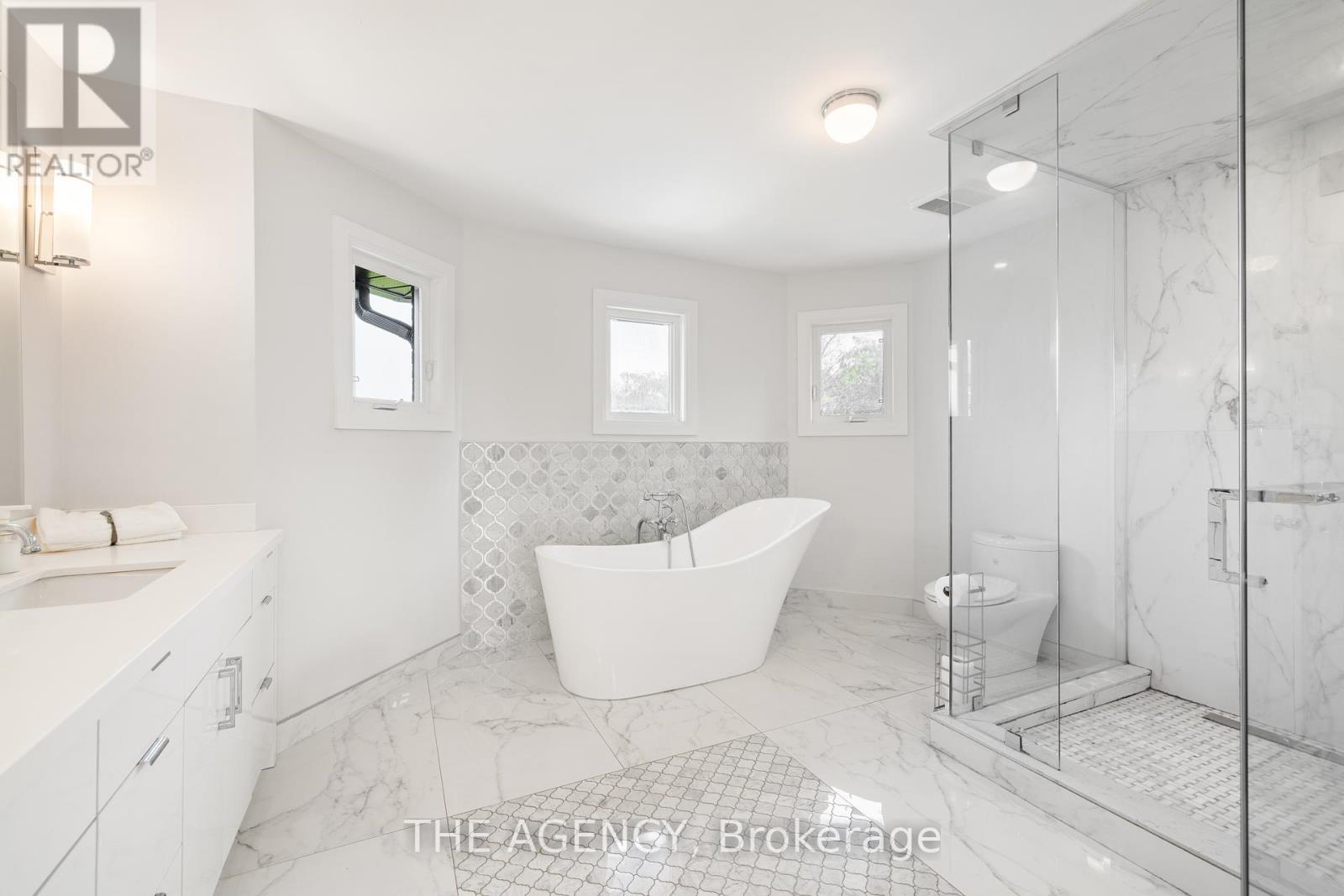 372 Burns Boulevard, King (King City), Ontario  L7B 1E1 - Photo 20 - N12195513