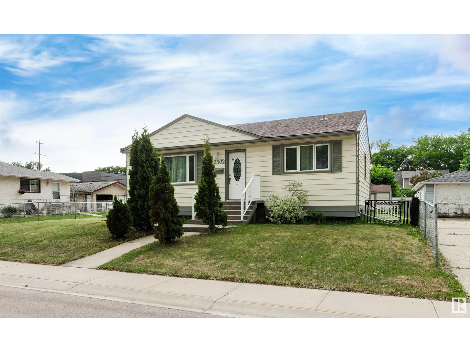 12302 127 St Nw, Edmonton, Alberta  T5L 0Z8 - Photo 1 - E4440280