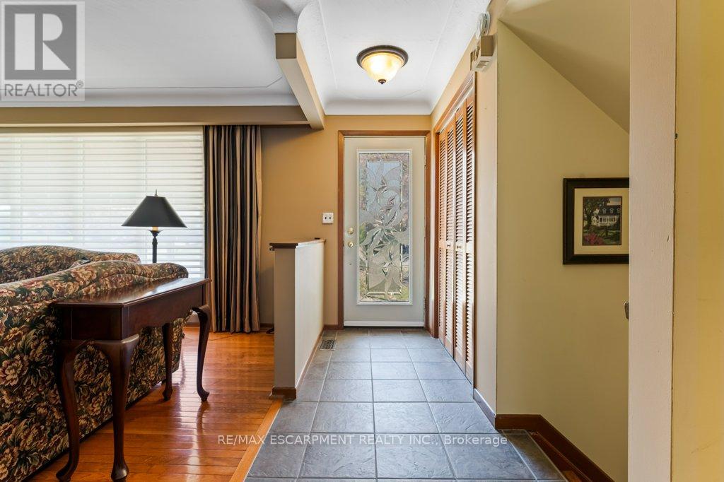 4925 Cameron Avenue, Lincoln, Ontario  L3J 0B9 - Photo 4 - X12144109