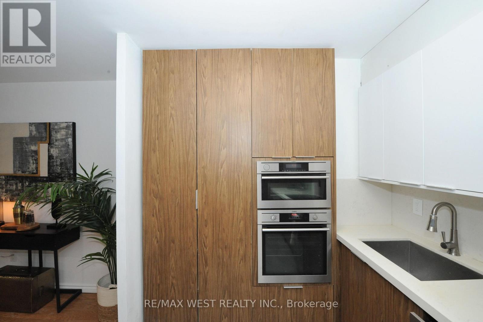 606 - 25 Four Winds Drive, Toronto, Ontario  M3J 1K8 - Photo 8 - W12177496