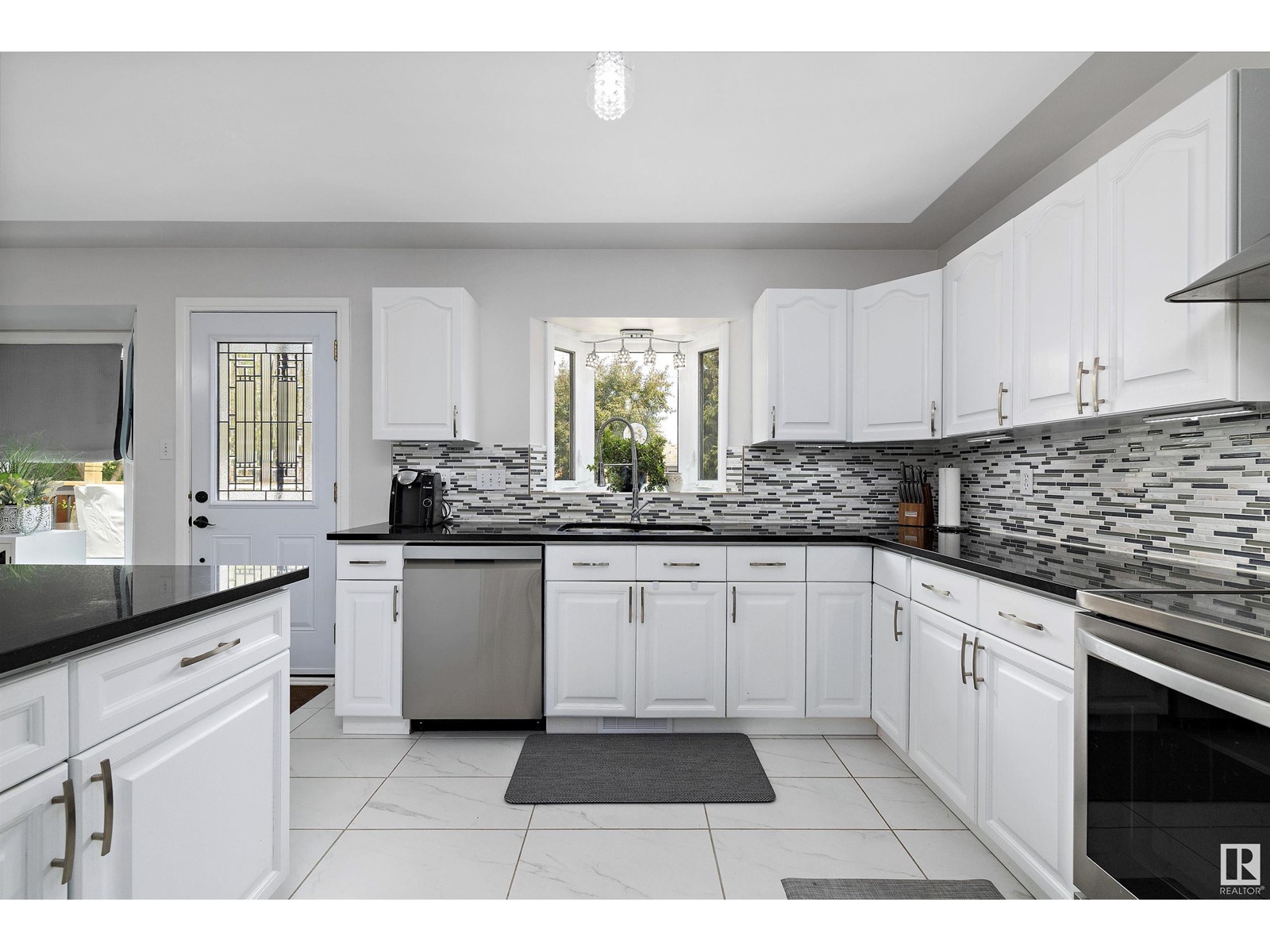 Property at 34 WESTPARK CO image 4