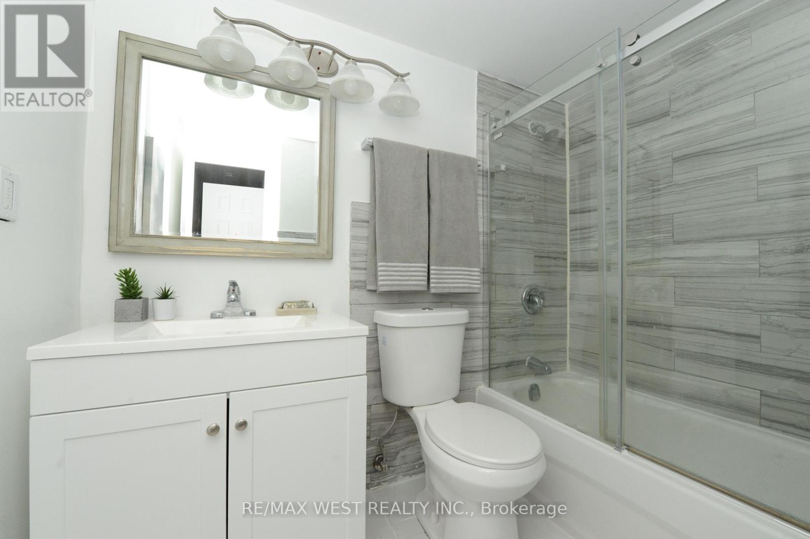 606 - 25 Four Winds Drive, Toronto, Ontario  M3J 1K8 - Photo 3 - W12177496