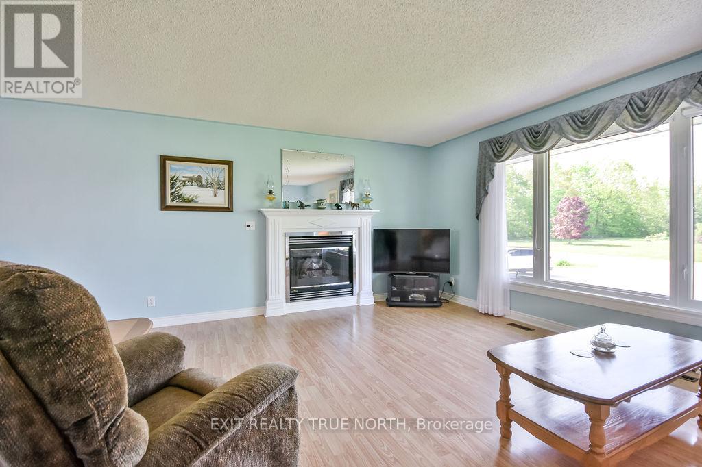 16 Hepinstall Place, Oro-Medonte, Ontario  L3V 7Z7 - Photo 4 - S12195462
