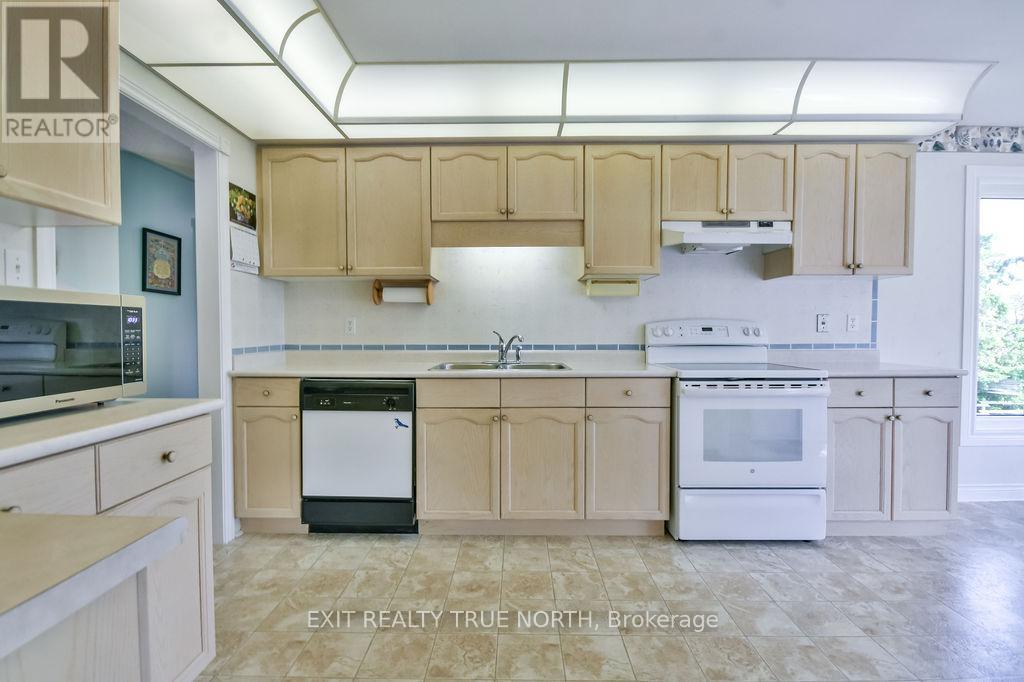 16 Hepinstall Place, Oro-Medonte, Ontario  L3V 7Z7 - Photo 7 - S12195462
