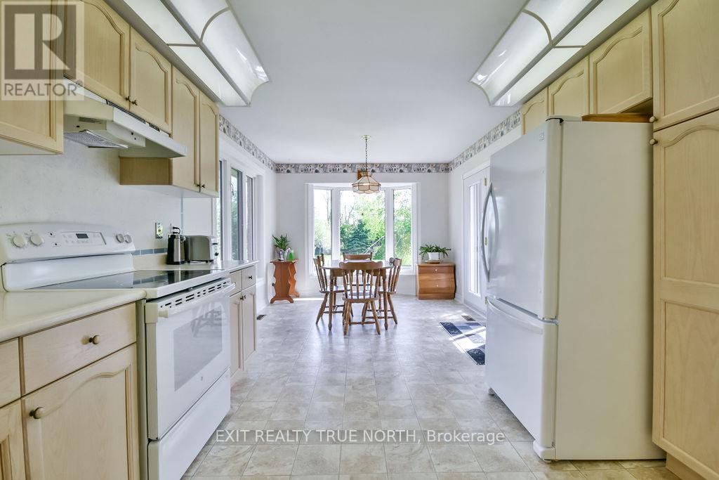 16 Hepinstall Place, Oro-Medonte, Ontario  L3V 7Z7 - Photo 9 - S12195462