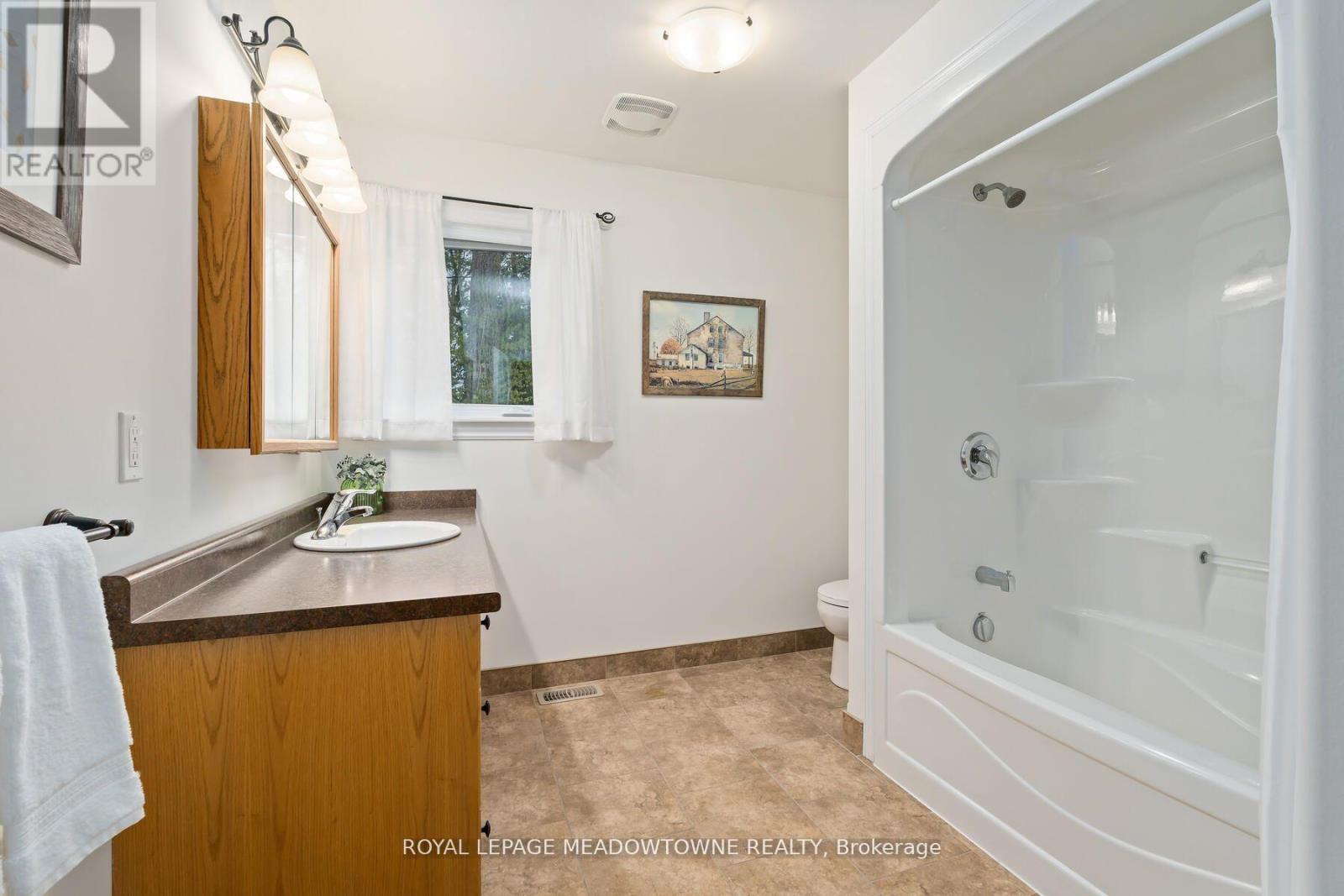 825 Eastdale Drive, Wasaga Beach, Ontario  L9Z 2R5 - Photo 22 - S12195484