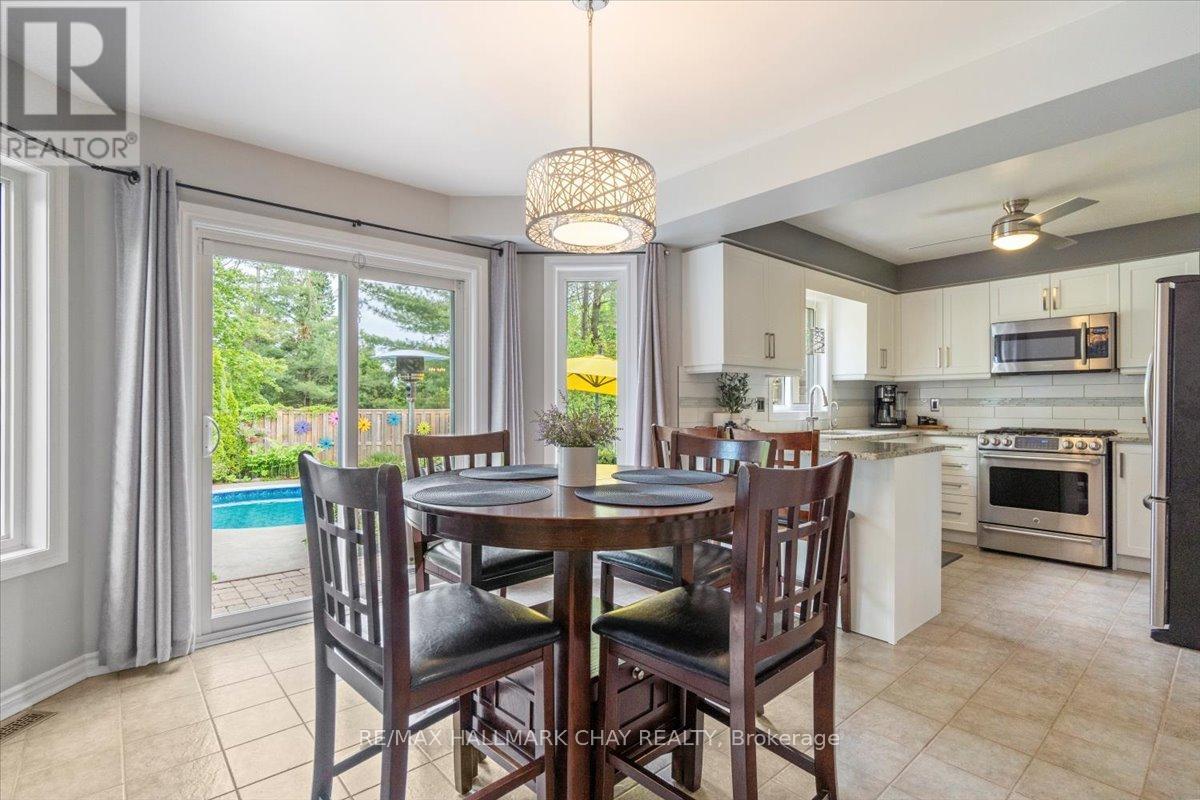 20 Stoneybrook Crescent, Barrie (Ardagh), Ontario  L4N 0A5 - Photo 11 - S12195519