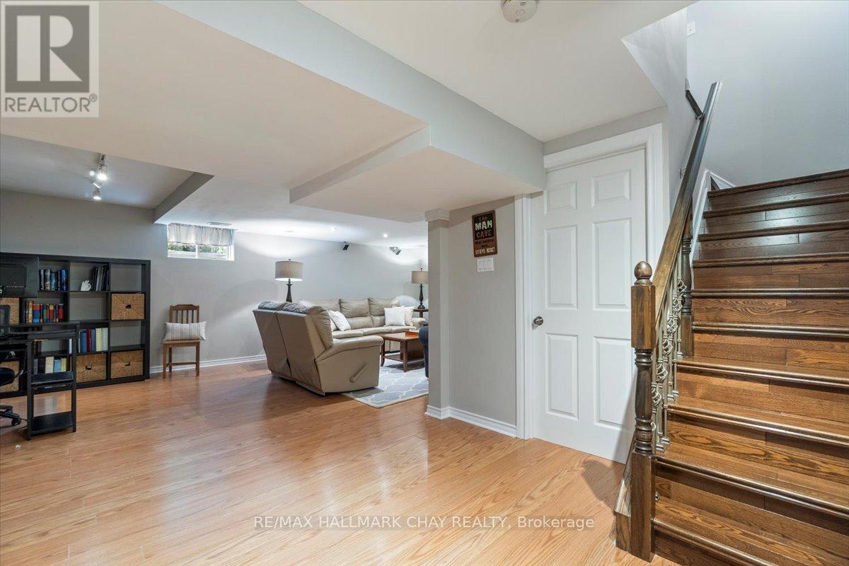 20 Stoneybrook Crescent, Barrie (Ardagh), Ontario  L4N 0A5 - Photo 32 - S12195519