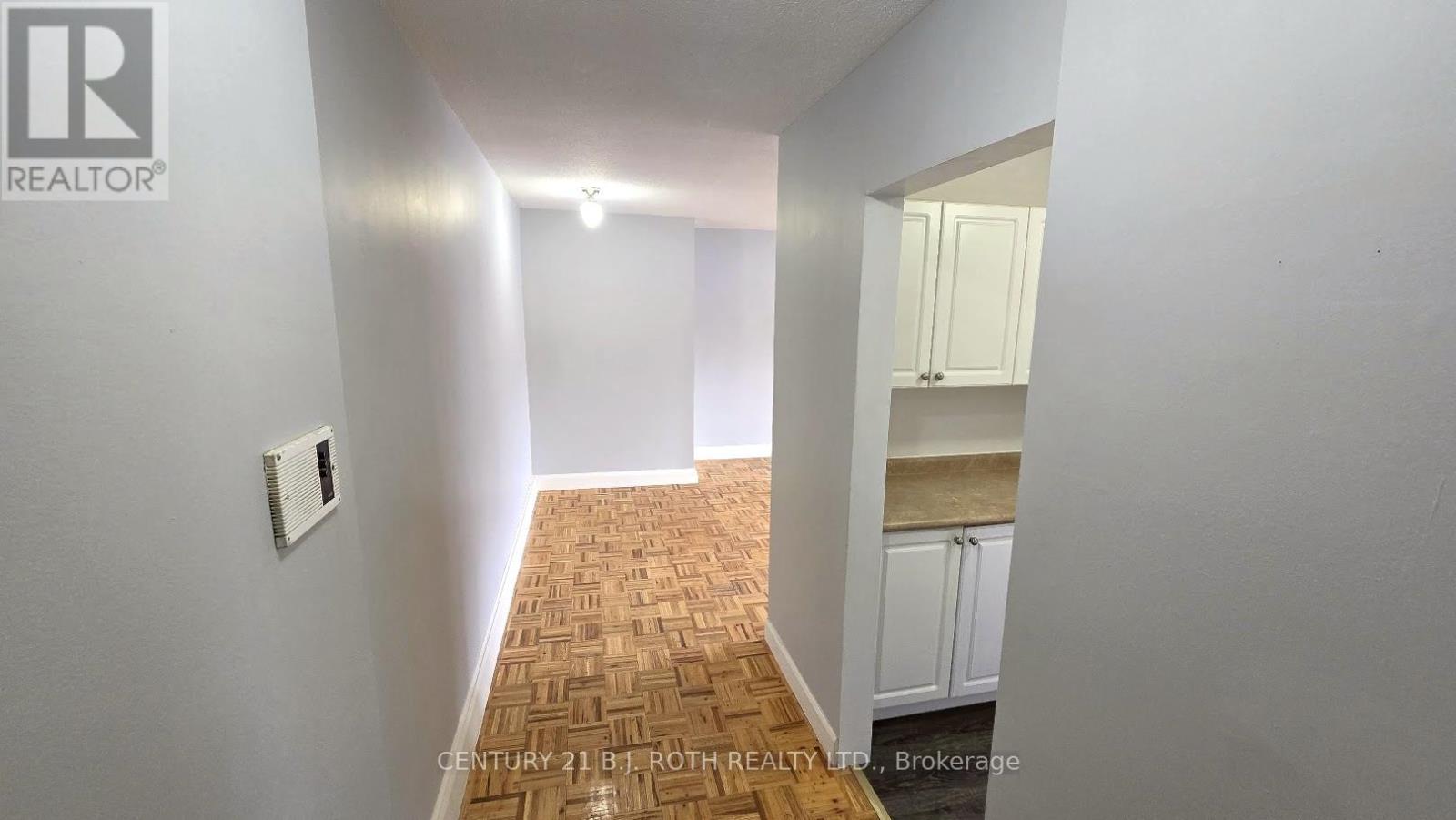 100 - 37 Peel Street, Barrie, Ontario  L4M 3L1 - Photo 3 - S12195552