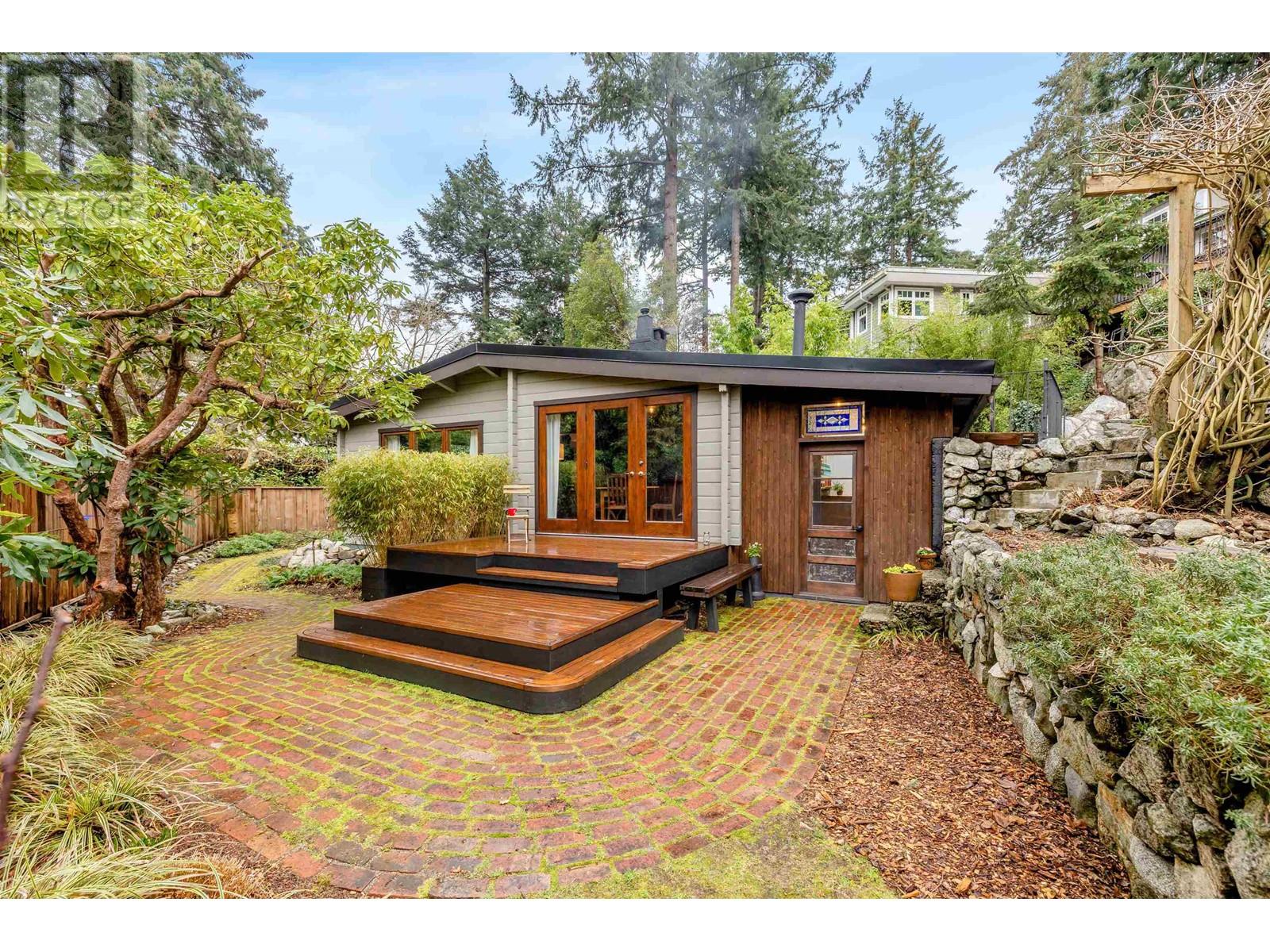 5817 Eagle Island, West Vancouver, British Columbia  V7W 1V6 - Photo 3 - R2969351