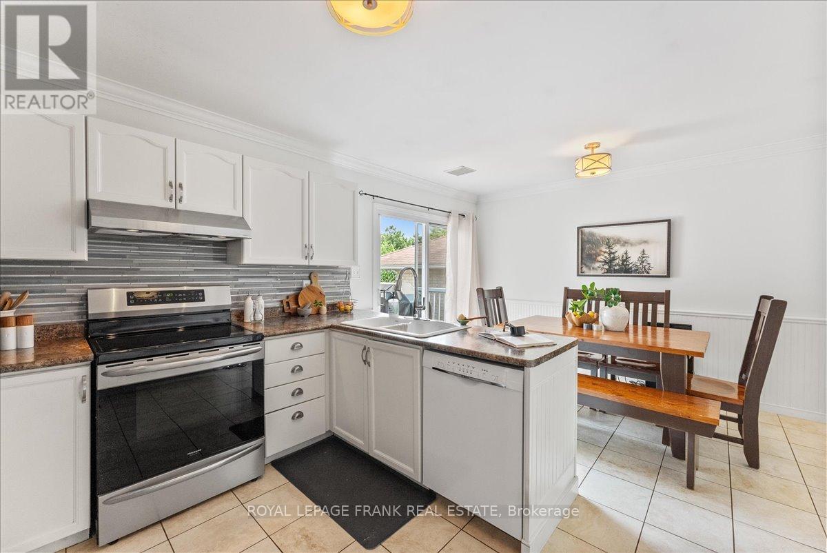 3046 Westridge Boulevard, Peterborough West, Ontario  K9K 2K5 - Photo 8 - X12195586