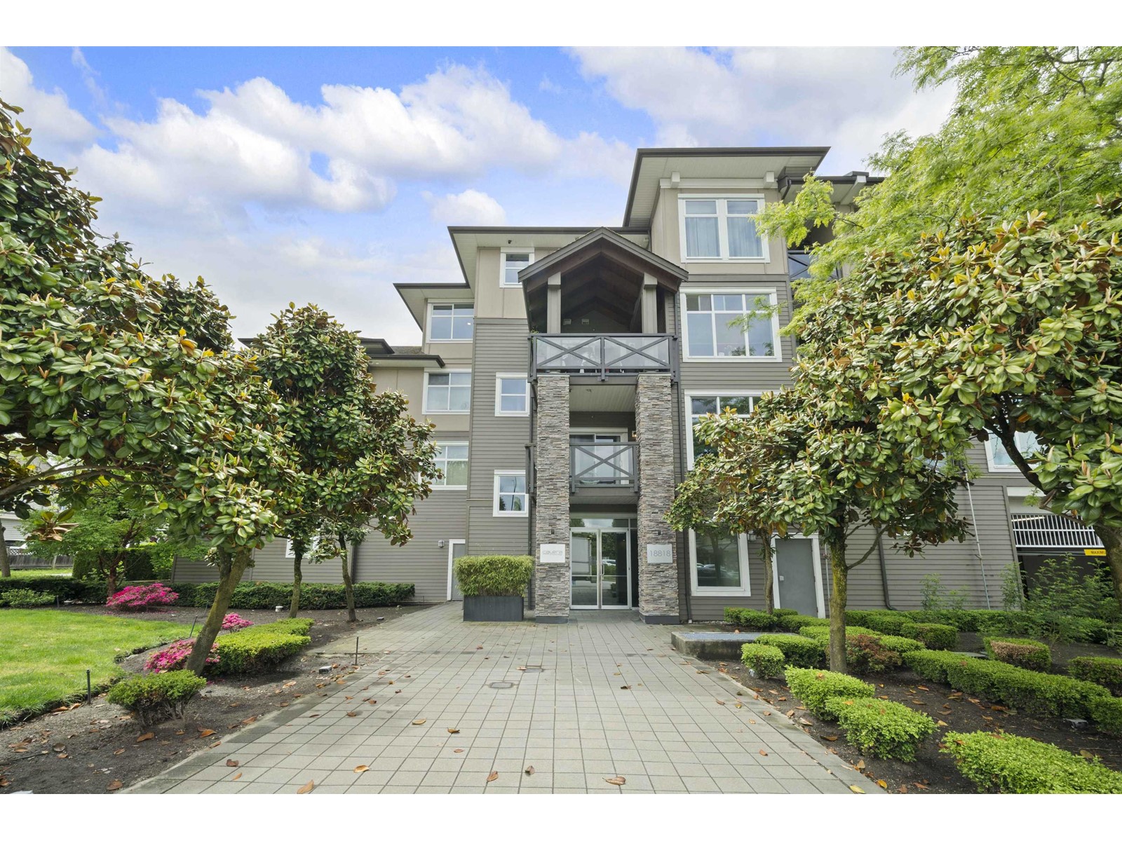 318 18818 68TH AVENUE, surrey, British Columbia