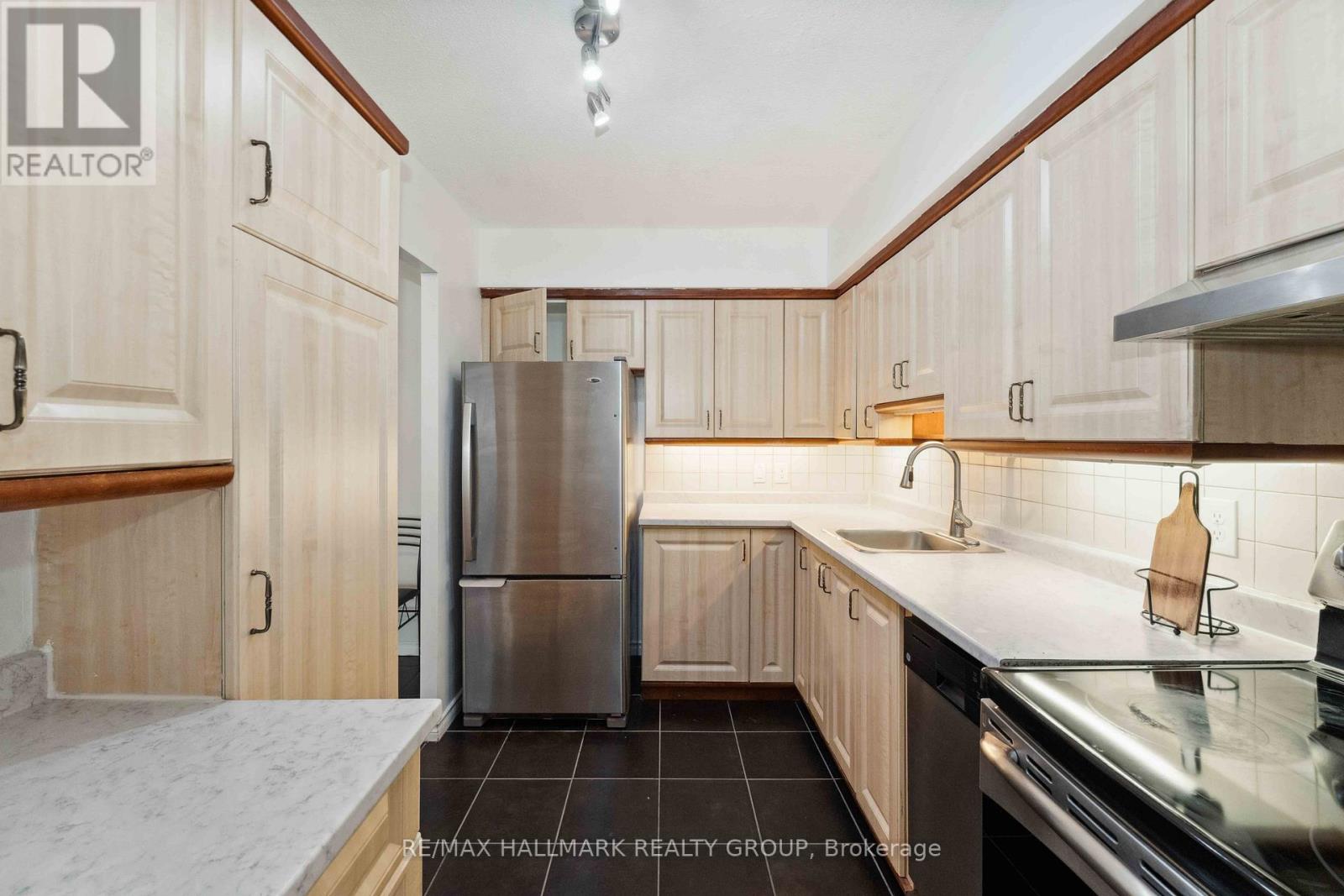 158c Mcarthur Avenue S, Ottawa, Ontario  K1L 8E7 - Photo 12 - X12195635