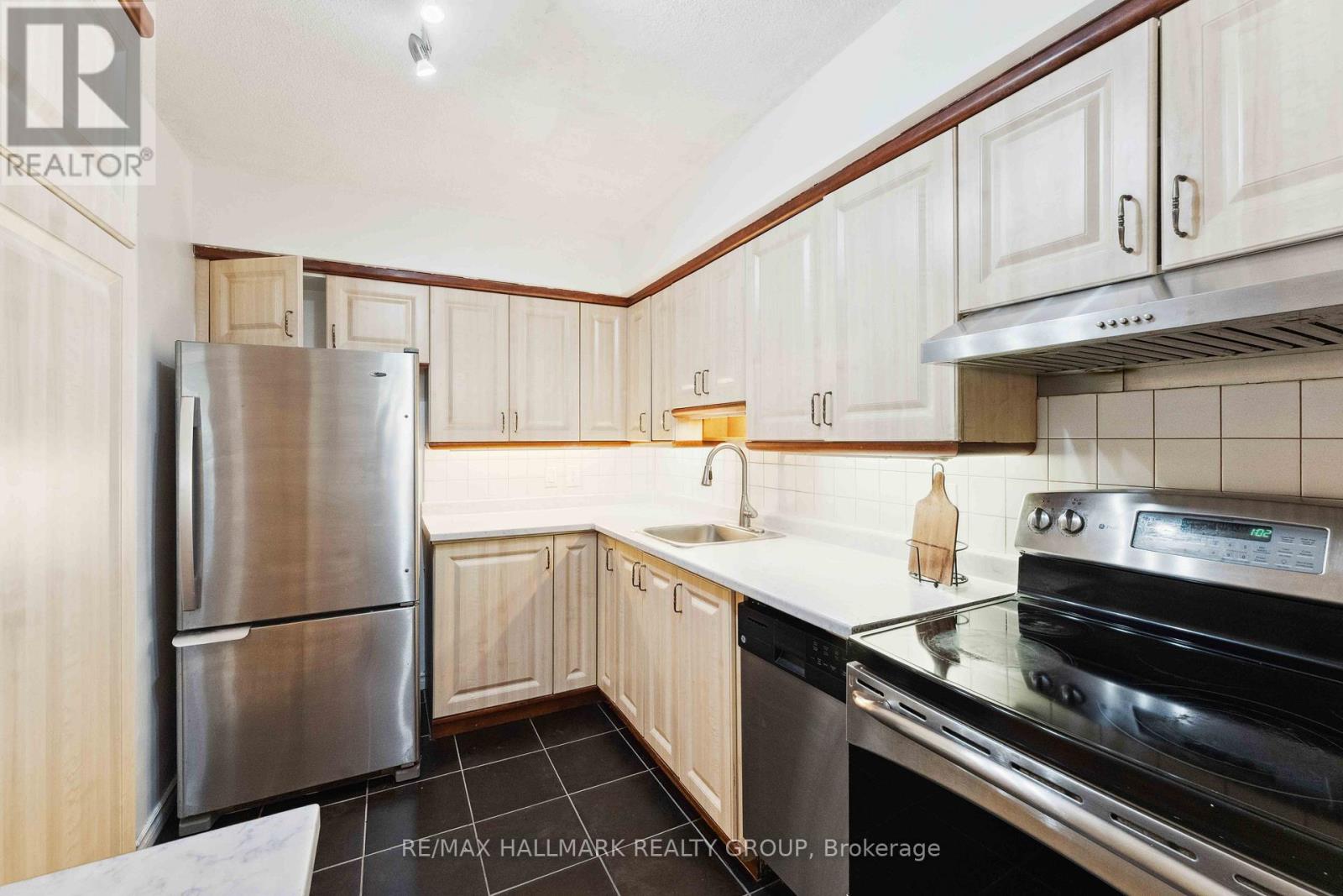 158c Mcarthur Avenue S, Ottawa, Ontario  K1L 8E7 - Photo 13 - X12195635