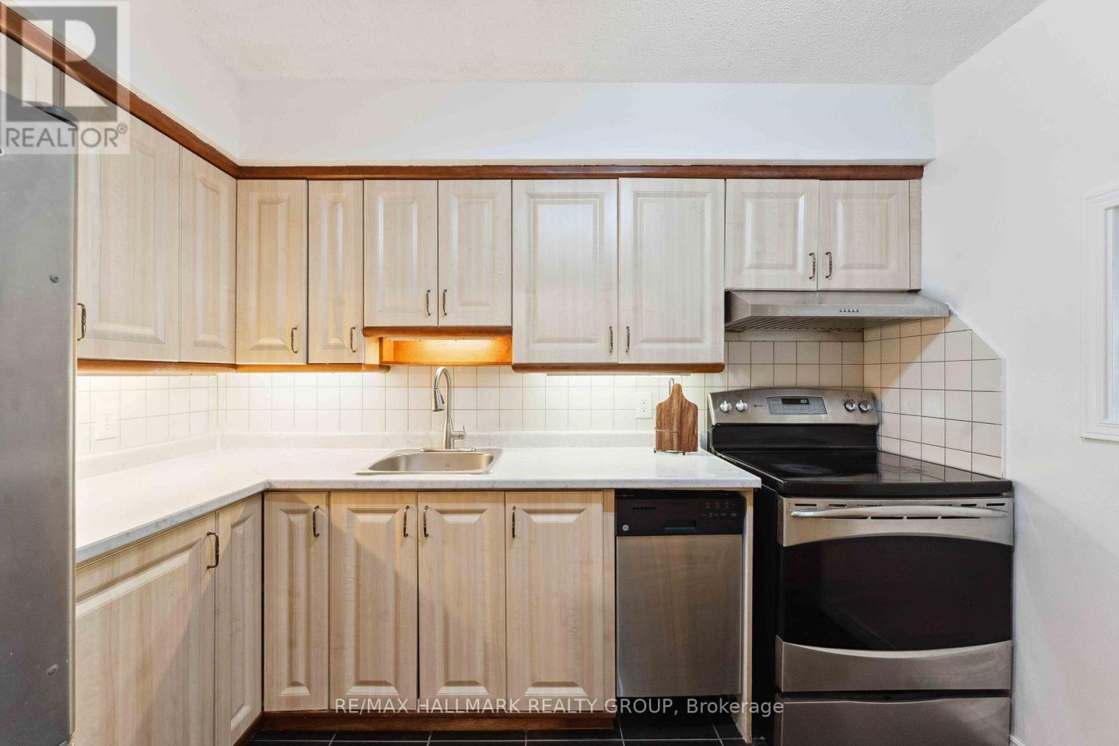 158c Mcarthur Avenue S, Ottawa, Ontario  K1L 8E7 - Photo 14 - X12195635