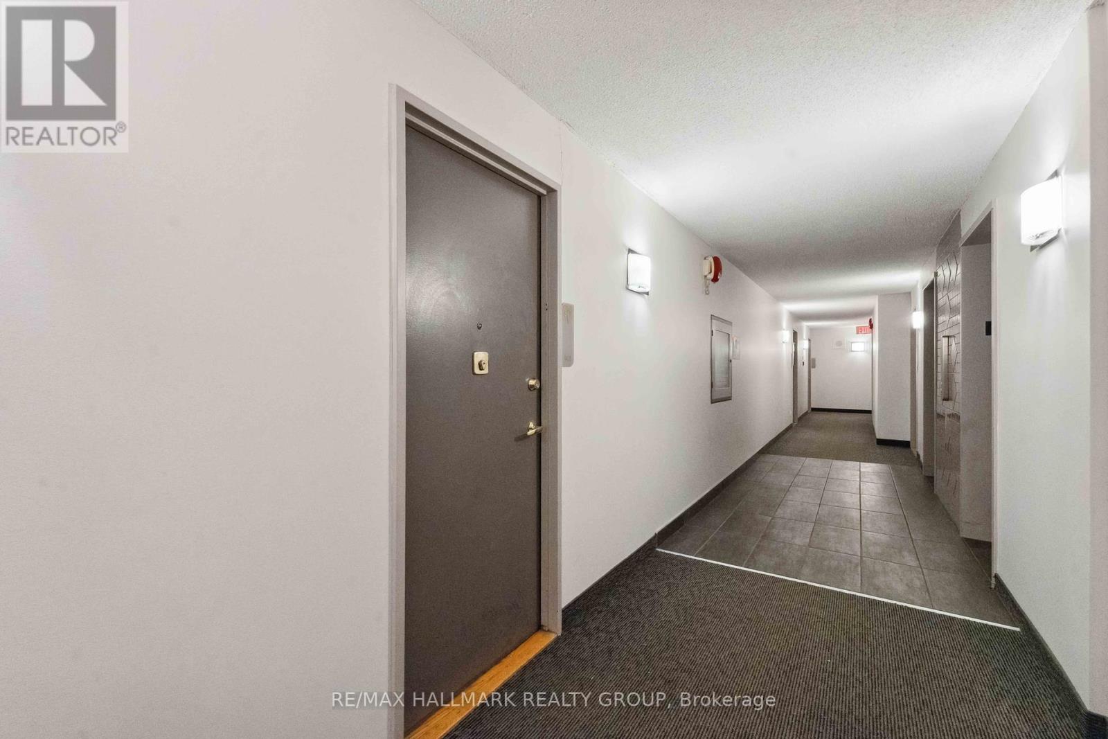 158c Mcarthur Avenue S, Ottawa, Ontario  K1L 8E7 - Photo 3 - X12195635