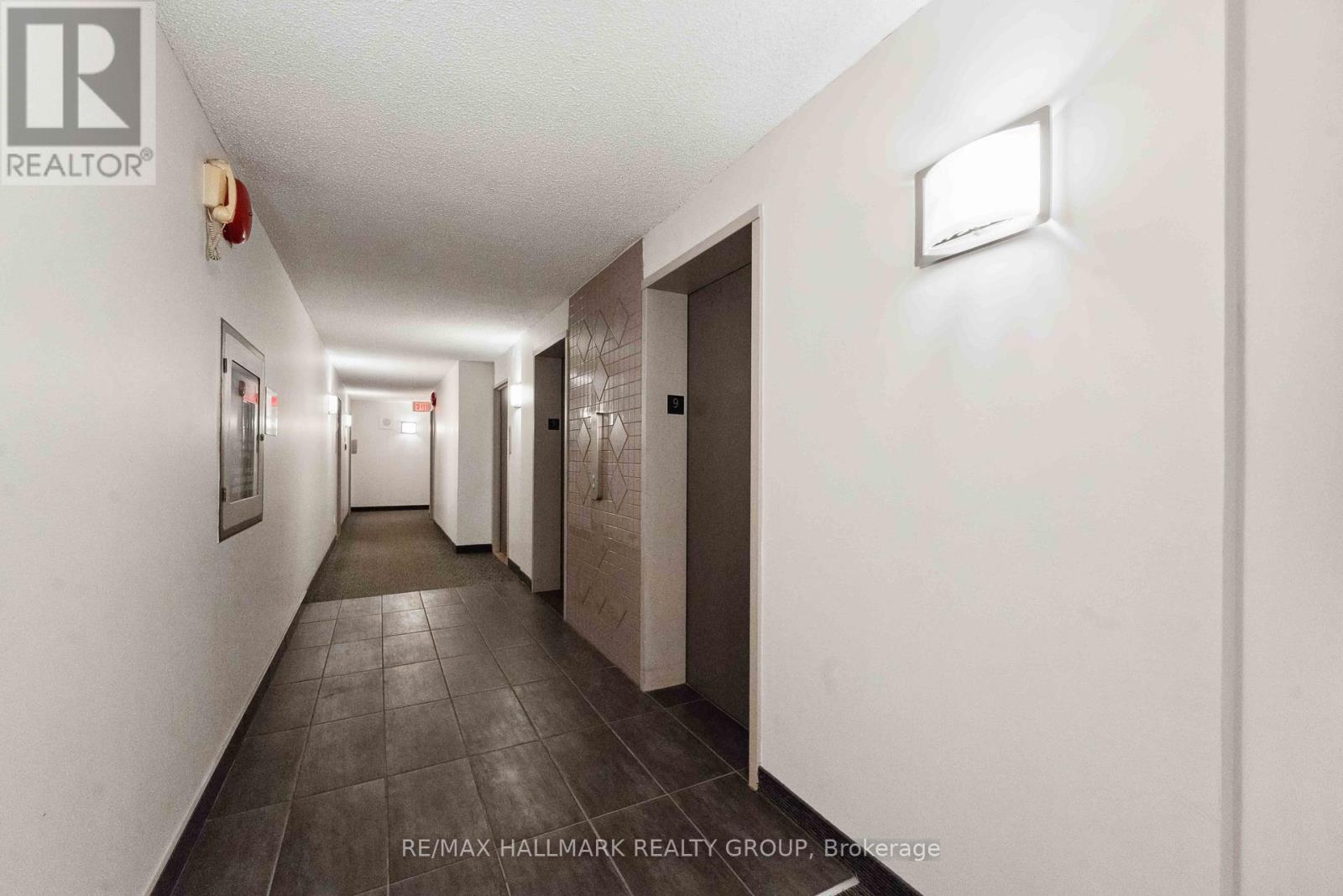 158c Mcarthur Avenue S, Ottawa, Ontario  K1L 8E7 - Photo 4 - X12195635