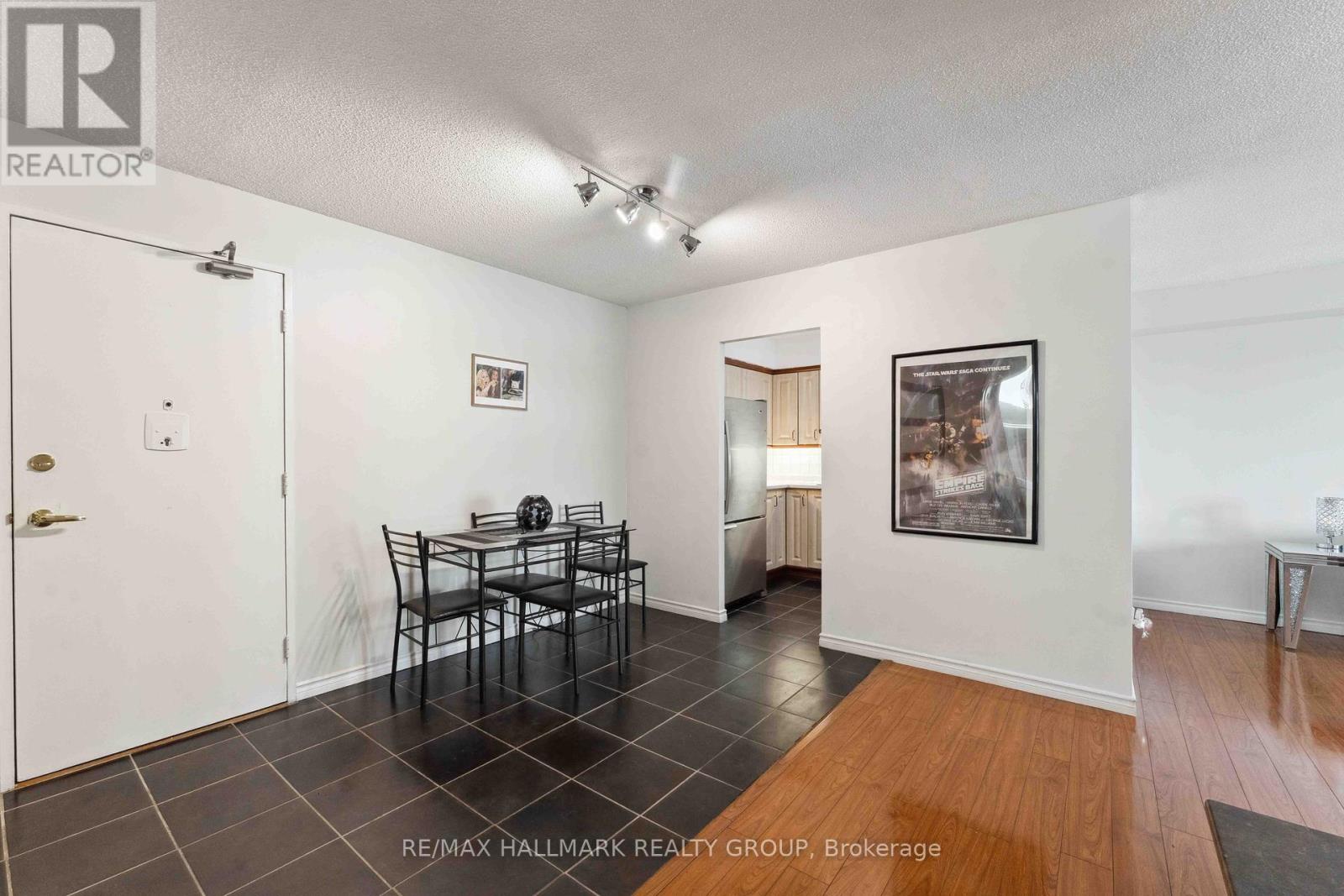 158c Mcarthur Avenue S, Ottawa, Ontario  K1L 8E7 - Photo 5 - X12195635