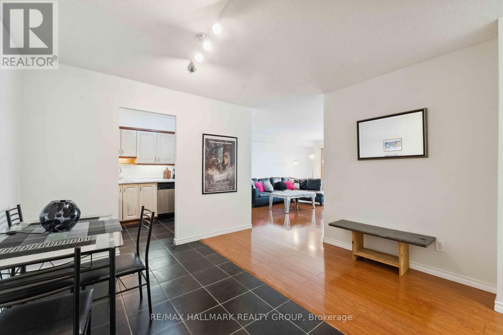 158c Mcarthur Avenue S, Ottawa, Ontario  K1L 8E7 - Photo 6 - X12195635