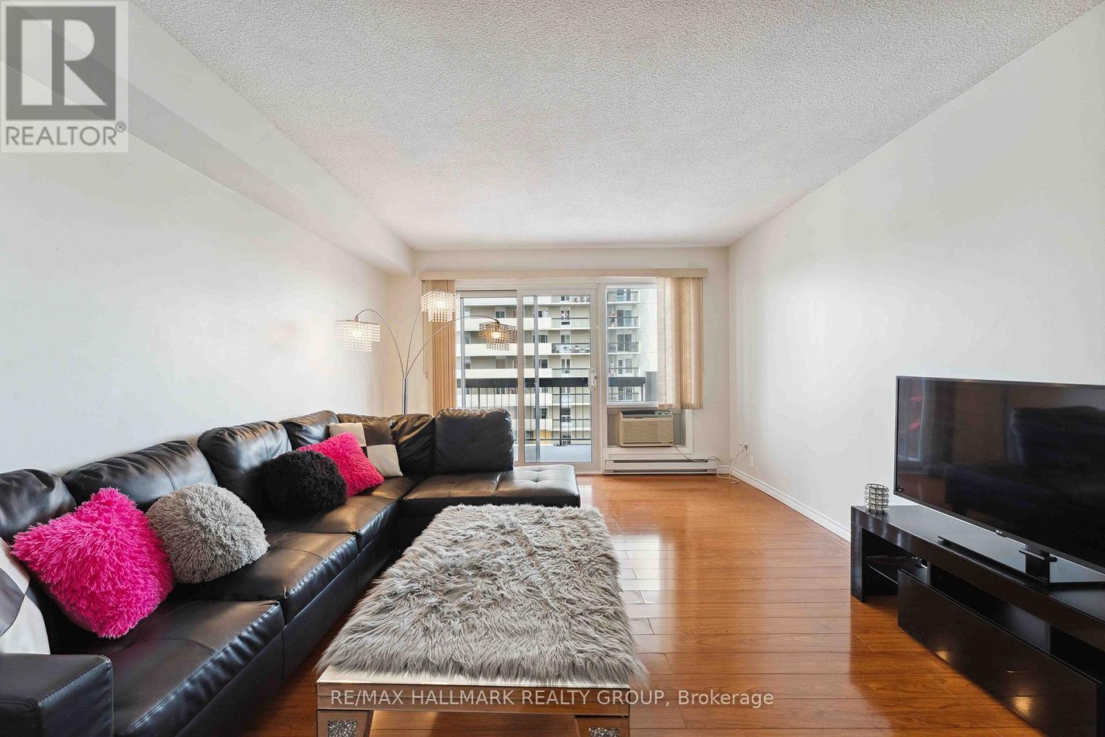 158c Mcarthur Avenue S, Ottawa, Ontario  K1L 8E7 - Photo 9 - X12195635