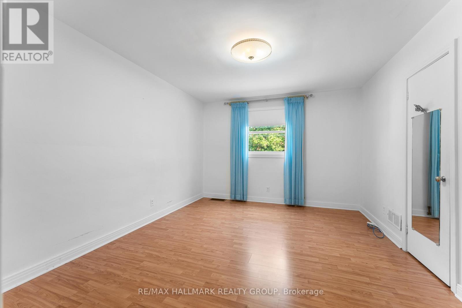 219 BruyÈre Street, Ottawa, Ontario  K1N 5E4 - Photo 12 - X12195644