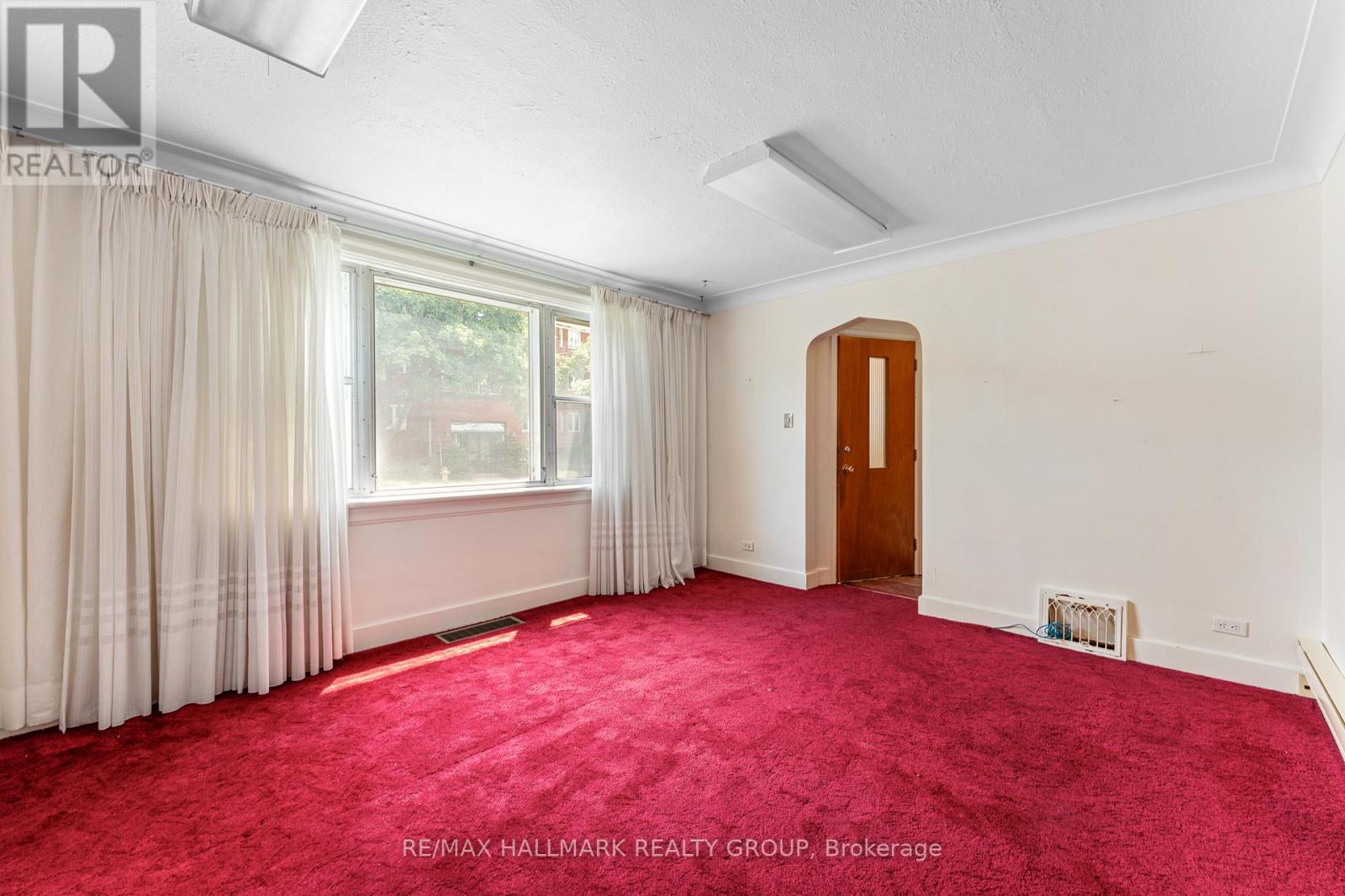 219 BruyÈre Street, Ottawa, Ontario  K1N 5E4 - Photo 6 - X12195644
