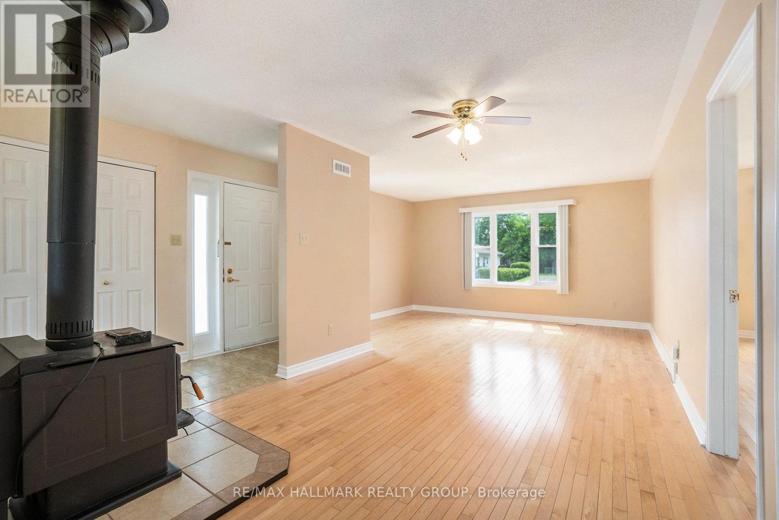 Property at 155 EDWARD STREET S image 3