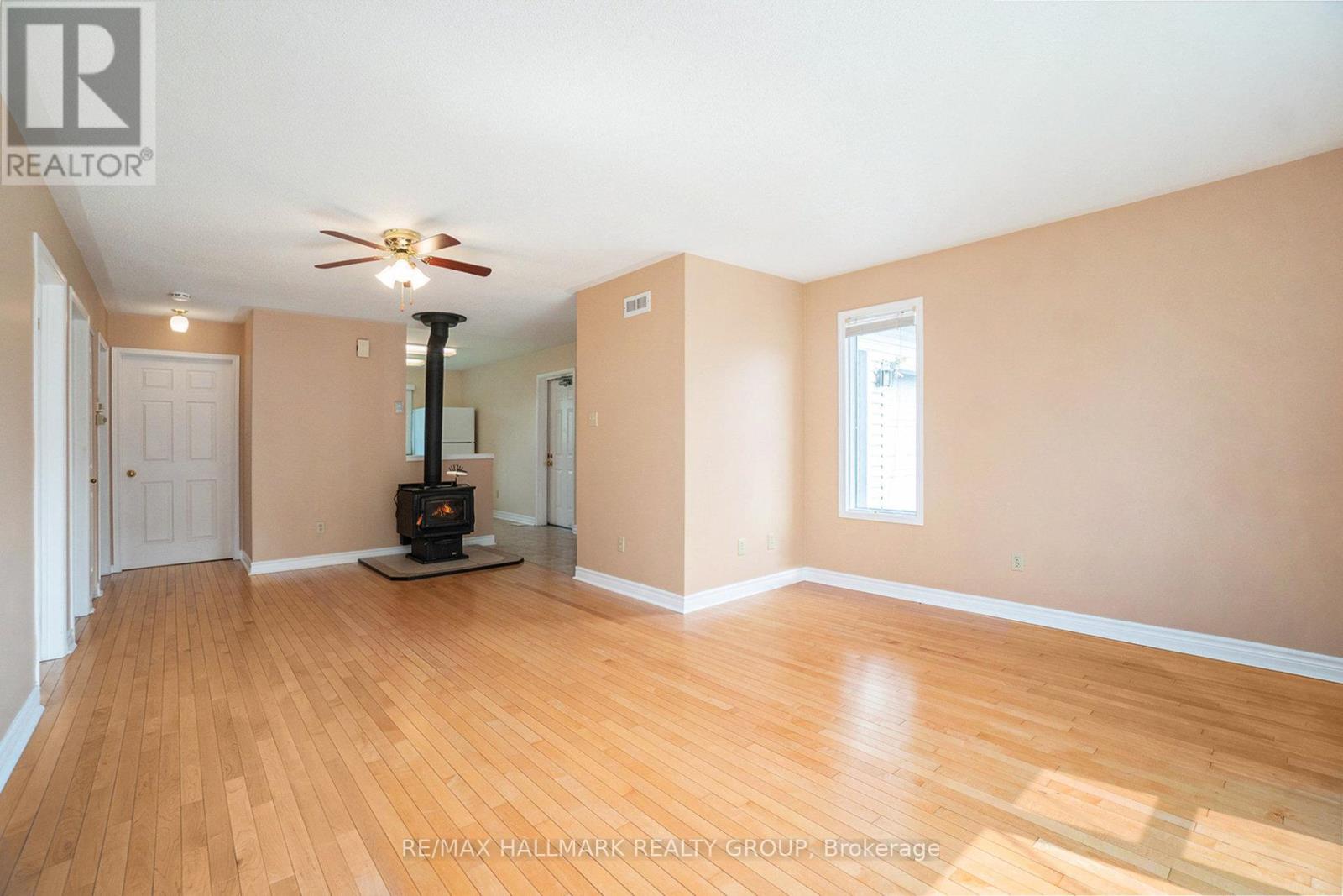 Property at 155 EDWARD STREET S image 4