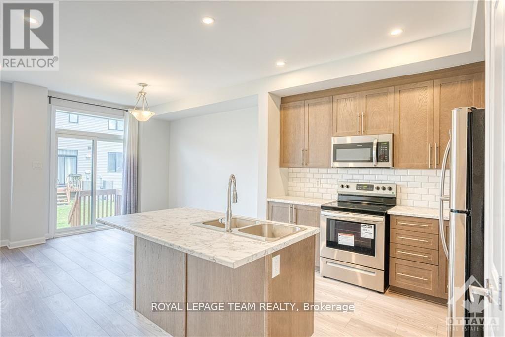 129 Natare Place, Ottawa, Ontario  K2T 0P6 - Photo 6 - X12195726