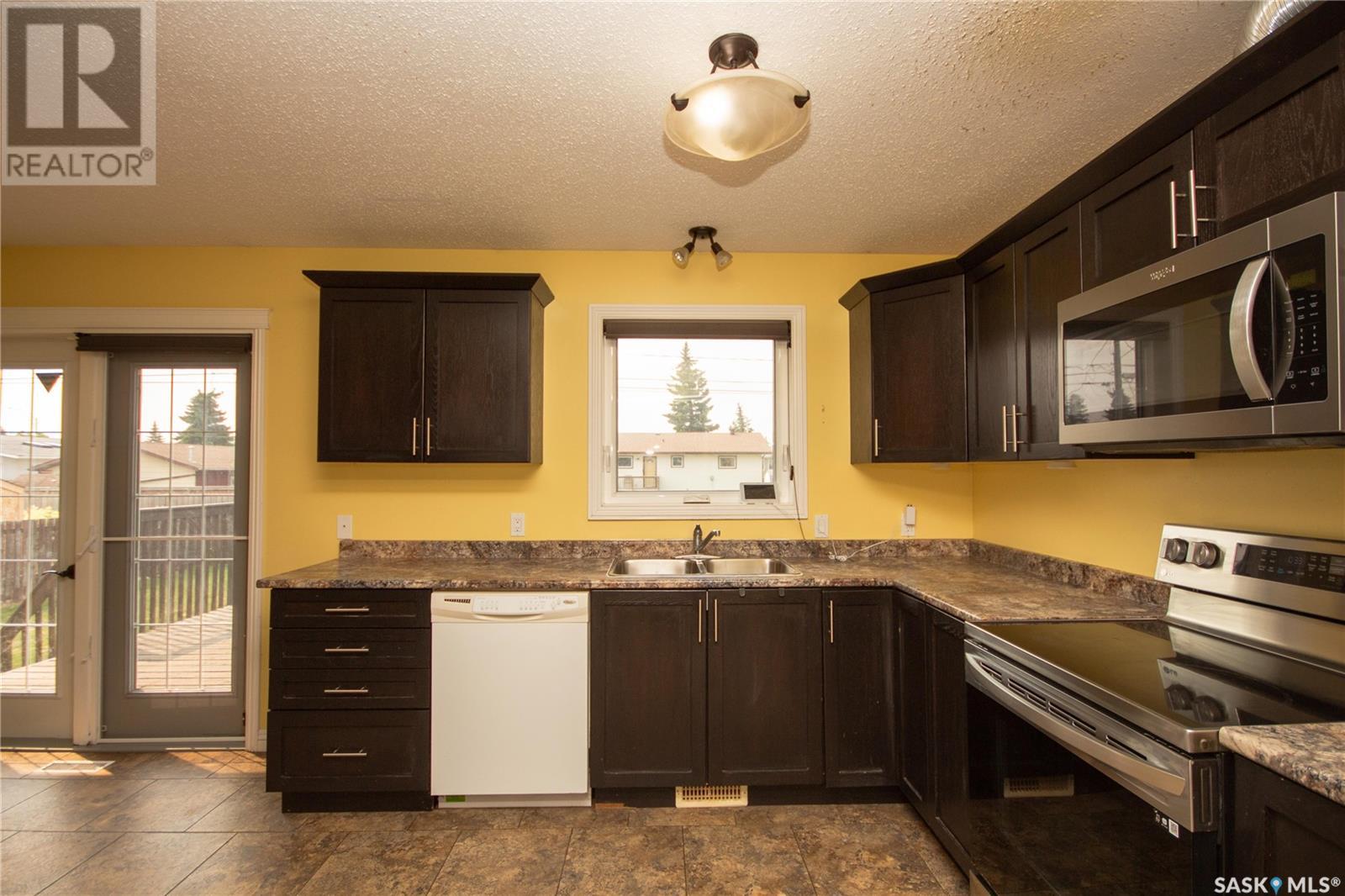 141 18th Street, Battleford, Saskatchewan  S0M 0E0 - Photo 3 - SK008087