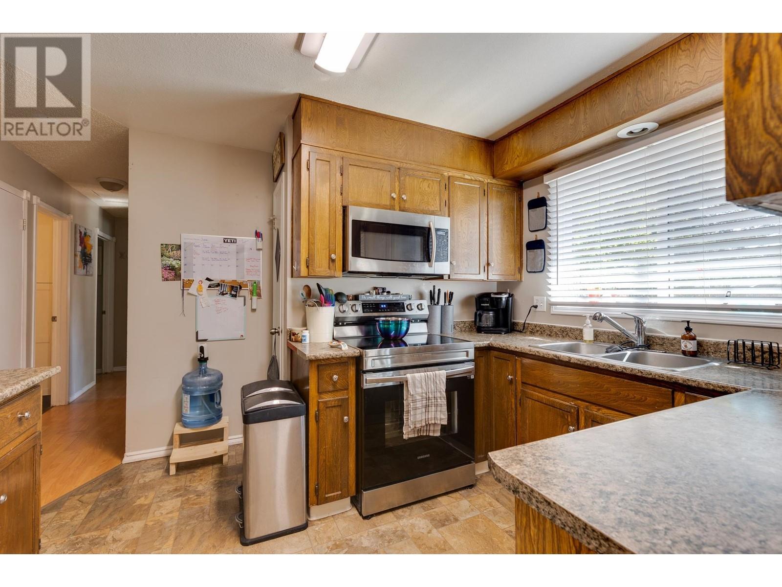 7896 Queens Crescent, Prince George, British Columbia  V2N 3H6 - Photo 2 - R3011244