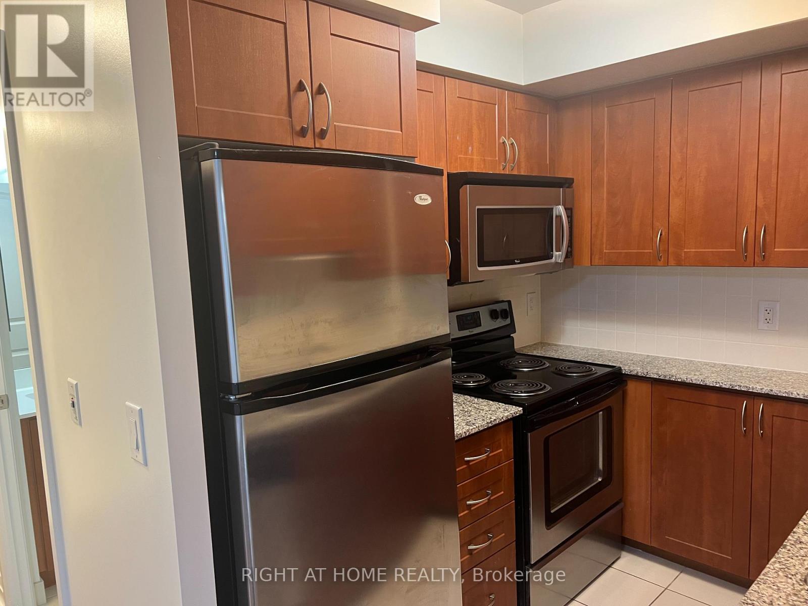1203 - 1060 Sheppard Avenue W, Toronto, Ontario  M3J 0G7 - Photo 4 - W12195260