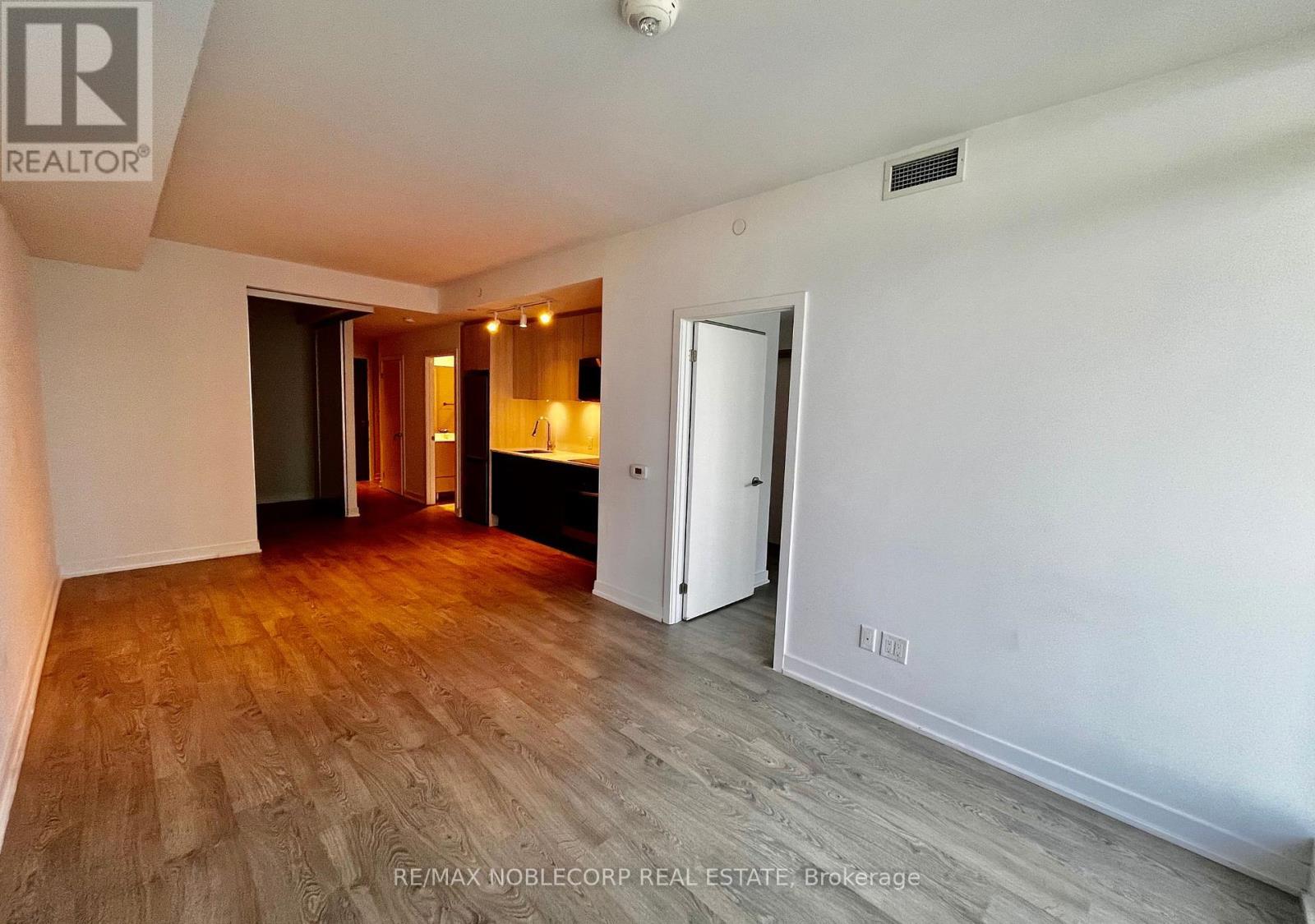 2006 - 1926 Lakeshore Boulevard W, Toronto, Ontario  M6S 1A1 - Photo 14 - W12195276