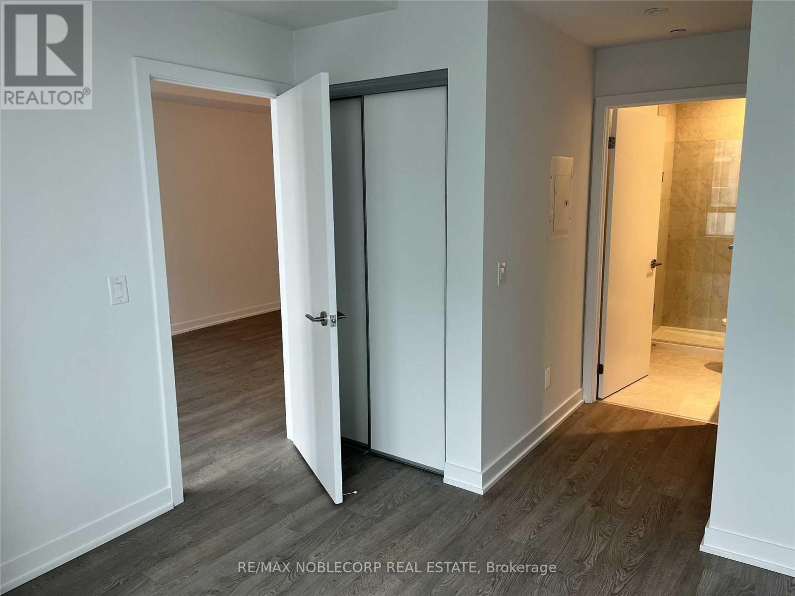 2006 - 1926 Lakeshore Boulevard W, Toronto, Ontario  M6S 1A1 - Photo 8 - W12195276