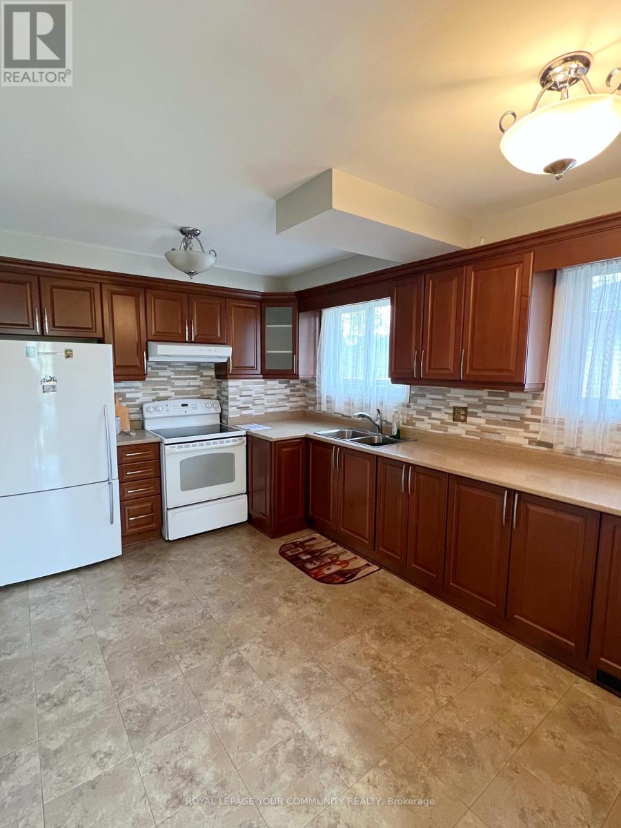 9 Mulham Place, Toronto, Ontario  M9A 4V9 - Photo 2 - W12195288