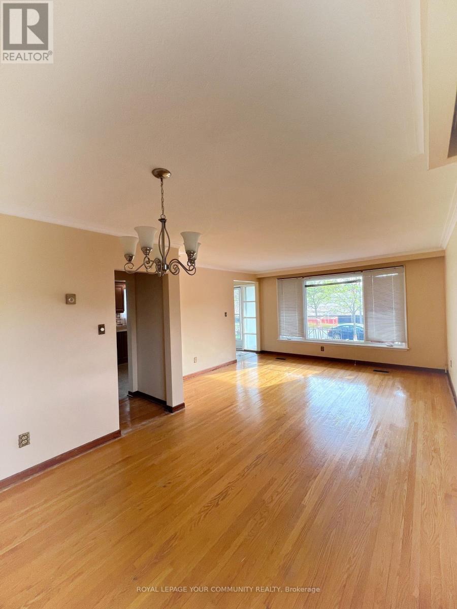 9 Mulham Place, Toronto, Ontario  M9A 4V9 - Photo 3 - W12195288