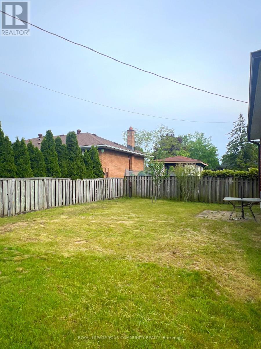 9 Mulham Place, Toronto, Ontario  M9A 4V9 - Photo 5 - W12195288