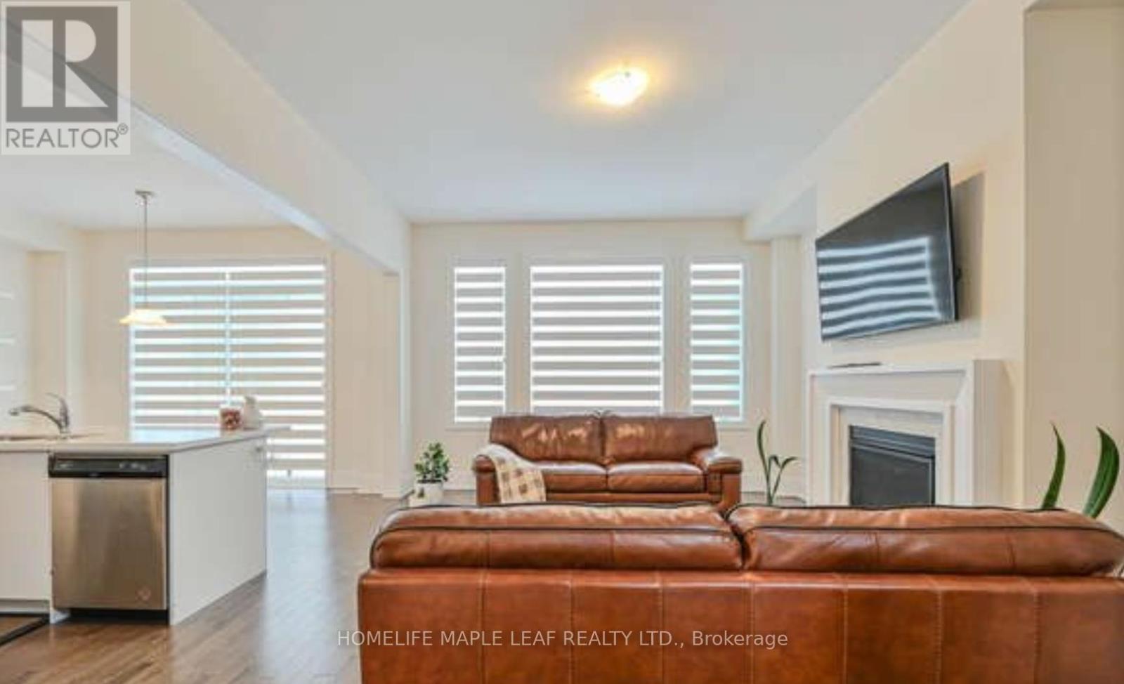 20 Spinland Street, Caledon, Ontario  L2C 4K4 - Photo 4 - W12195292