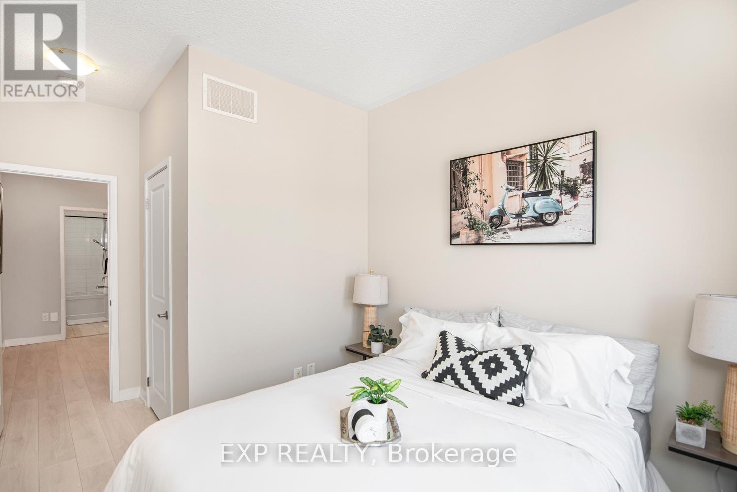 177 Huguenot Road, Oakville, Ontario  L6H 0L4 - Photo 17 - W12195300